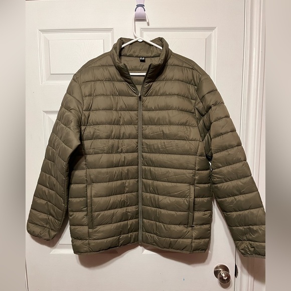 Lightweight puffer jacket new never worn - Picture 1 of 5